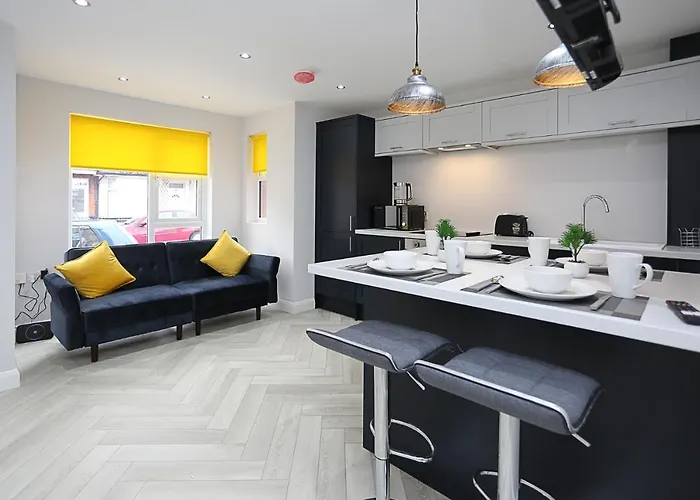 Deluxe One-Bedroom Apartment